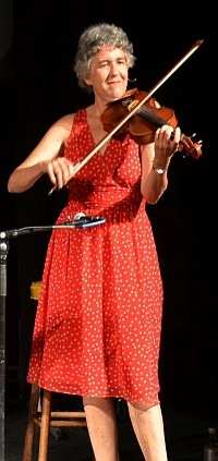 Jane Peppler klezmer fiddler